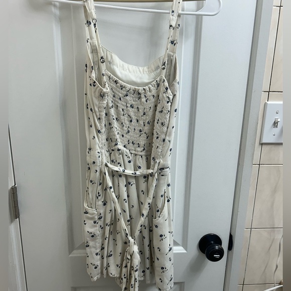White floral romper from Hollister Woman’s Size Medium - Picture 3 of 3